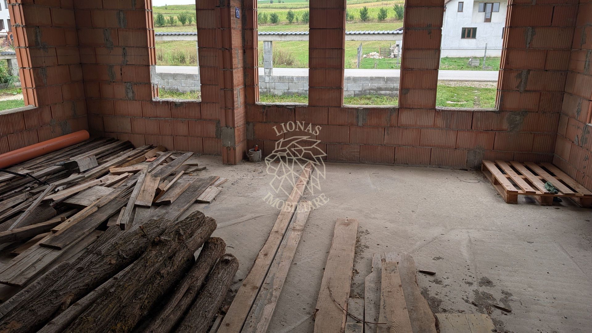 Casa 4 camere 200 mp con-teren 2000 mp-terase-garaj-14 km de Bistrita - Poză 1