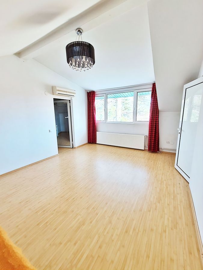 Casa in zona centralain vecinatatea padurii - Poză 10