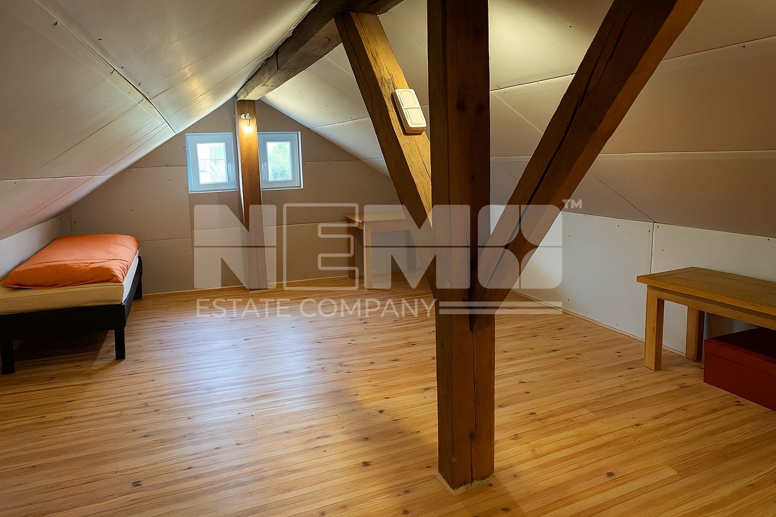 CASĂ TIP DUPLEX | ÎNTR-O ZONĂ LINIȘTITĂ | 6 CAMERE | RĂDĂUȚI - Poză 12