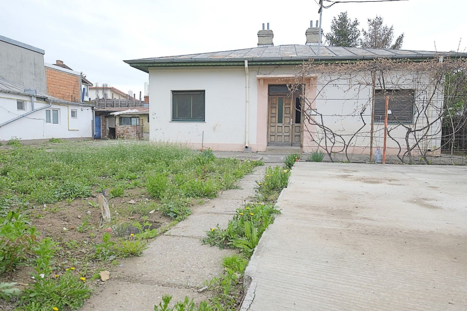 RAHOVA-Str. Muntii Carpati, cu pozitie de colt, casa si teren 580 mp. - Poză 3
