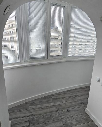 Garsonieră spațioasă cu vedere panoramică, 2 balcoane - Poză 9