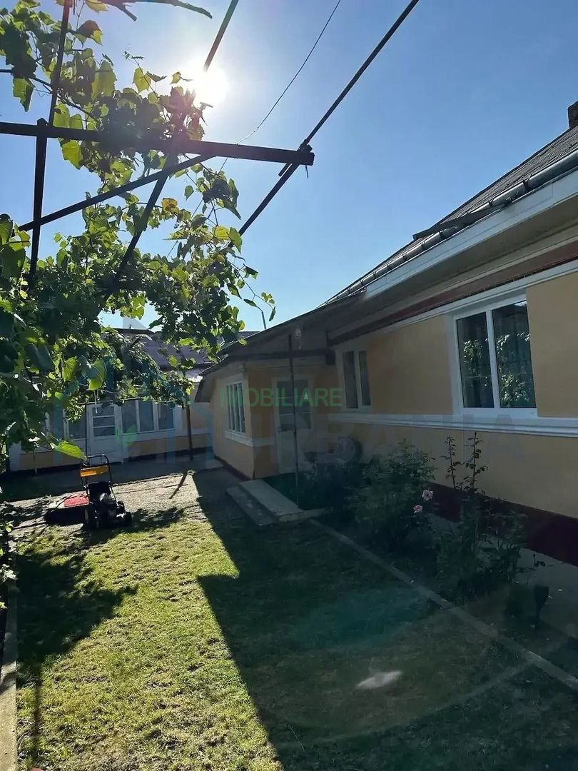 Casă cu 4 dormitoare și spațiu comercial în comuna Motca, Iași - Poză 2