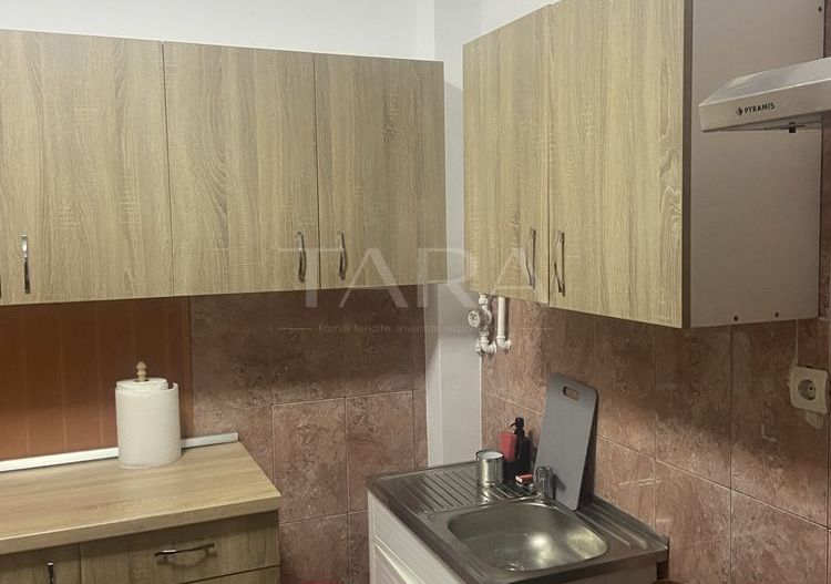 Vând apartament 2 camere, 50 mp si balcon, renovat și mobilat. - Poză 2