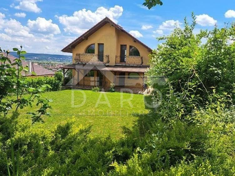 Casă de vânzare, teren 1040 mp - Poză 1