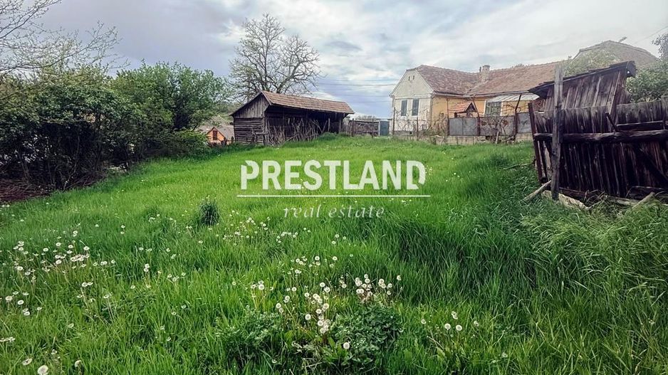 Casa modesta ,situată in Slimnic - Poză 1