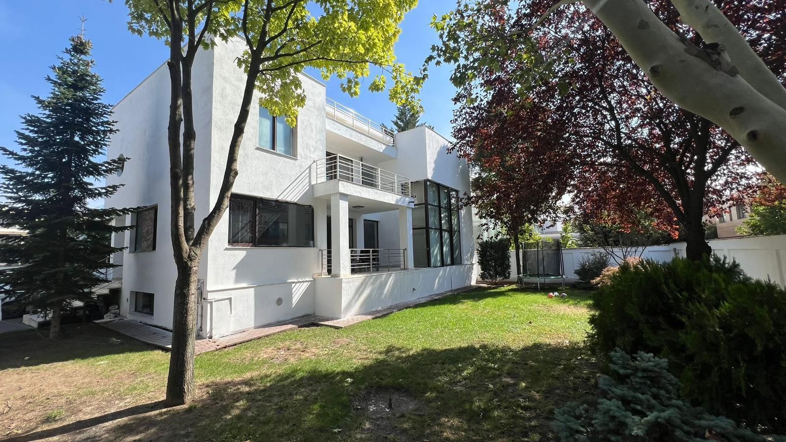 VILA INDIVIDUALA IANCU NICOLAE - Poză 1