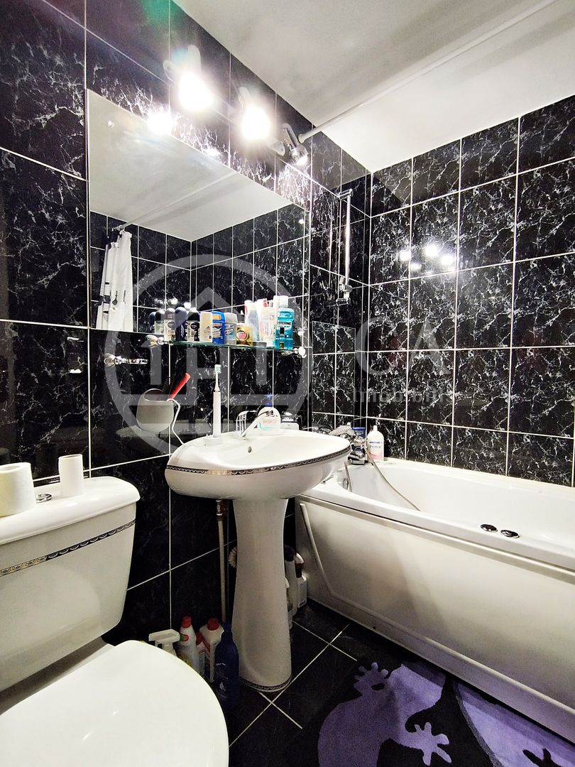 Apartament de vânzare cu 3 camere în zona Nufarul, Oradea - Poză 10