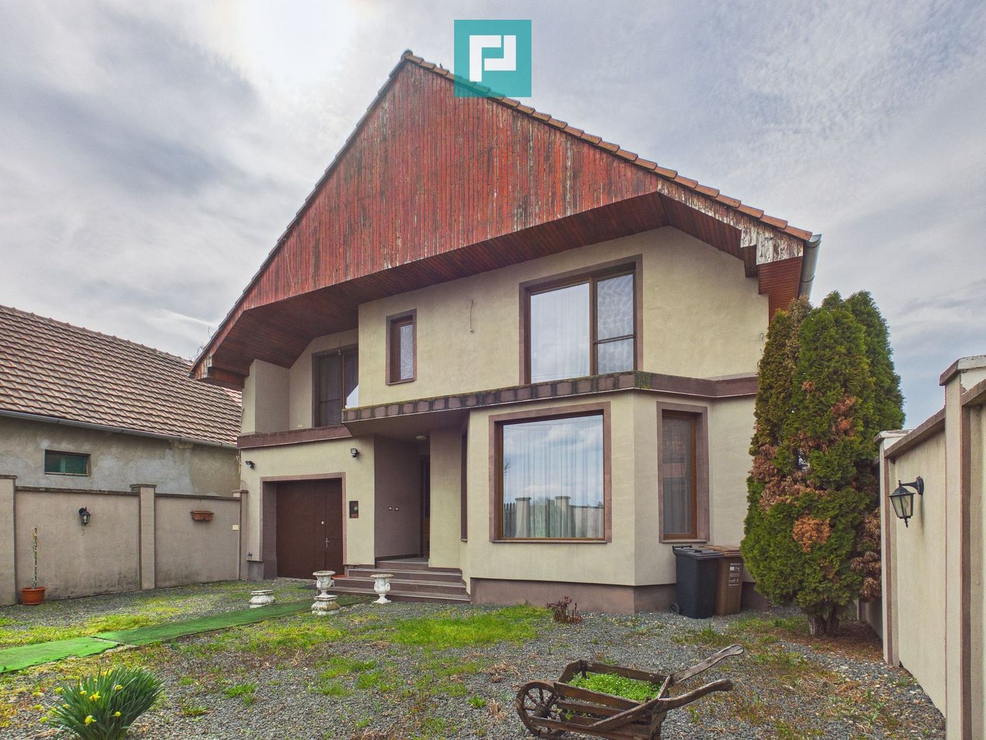 Casă spațioasă în Sântana - Poză 25