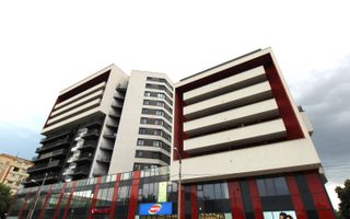 Complex Uranus, spatios, mobilat modern; boxa inclusa. - Poză 1
