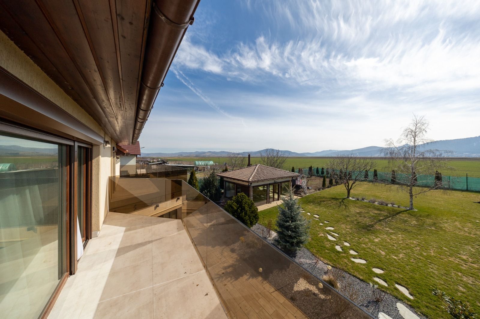 Casa 6 dormitoare+4 bai -1500 mp teren-Sacele - Poză 32