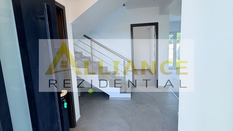 Casa de vanzare in Comuna Berceni | Zona de intrare | 5 camere | - Poză 3