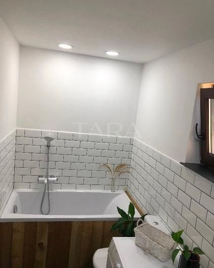 Duplex deosebit cu grădină, terasă amenajată și vedere spre natură. - Poză 9
