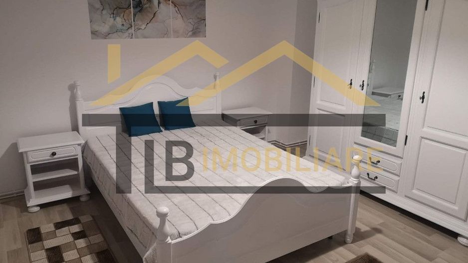 Apartament cu 3 camere, 84mp, Zona Central - Poză 2