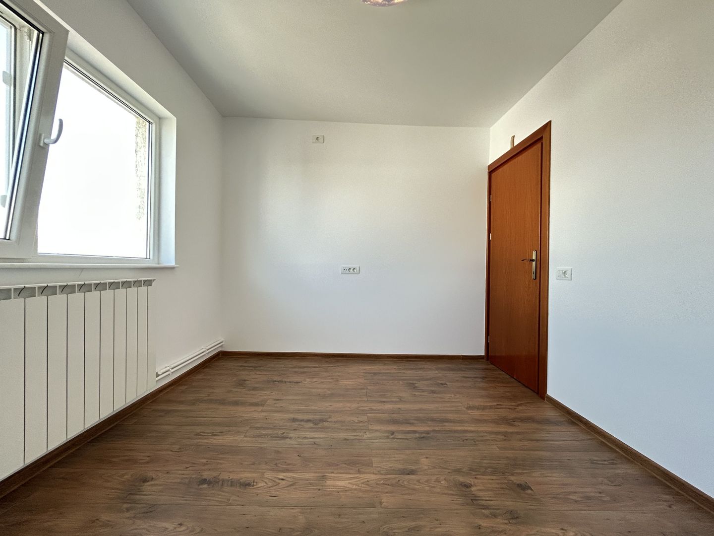 Apartament 3 camere amenajat modern centrala termica Galeriile Soveja - Poză 6