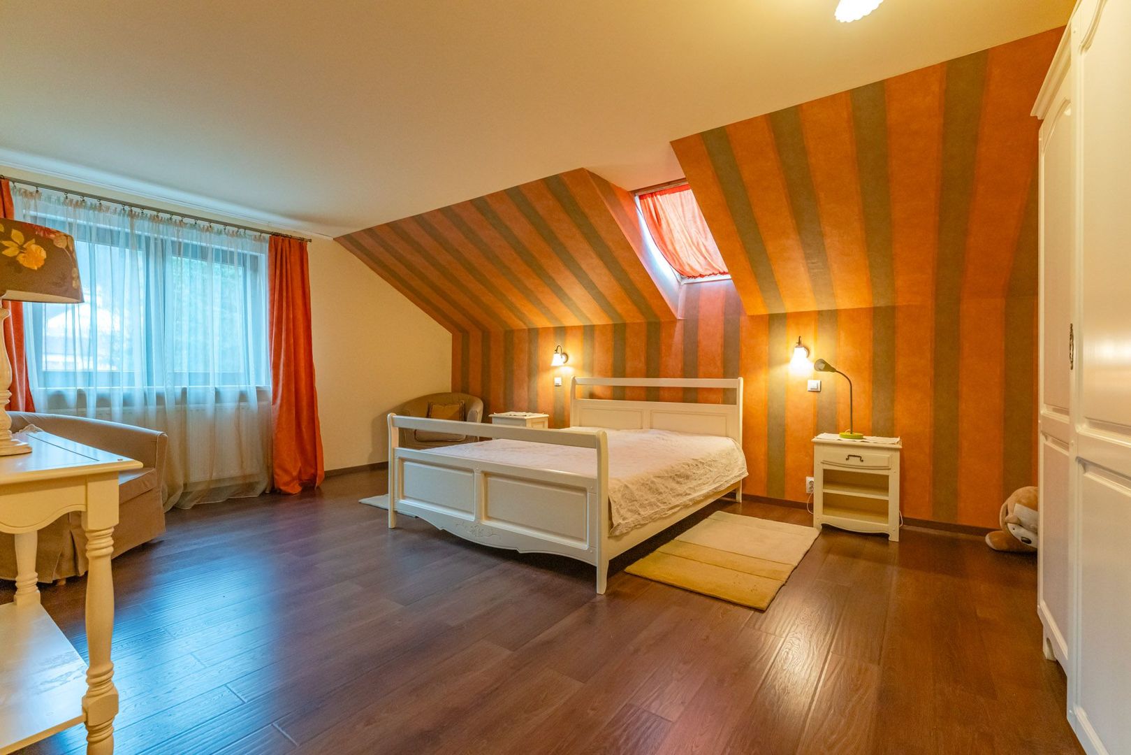 Casă individuală cu 7 camere lângă AFI Mall, ideală pentru birouri sau locuință - Poză 14