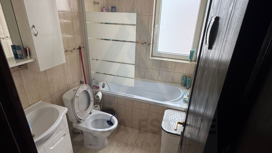 Casa moderna 4 camere 2 bai curte si parcare privata in Arhitectilor - Poză 5
