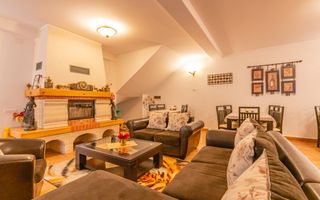 Pensiune Râșnov, 13 camere plus locuință proprietar, zonă Cetate - Poză 2