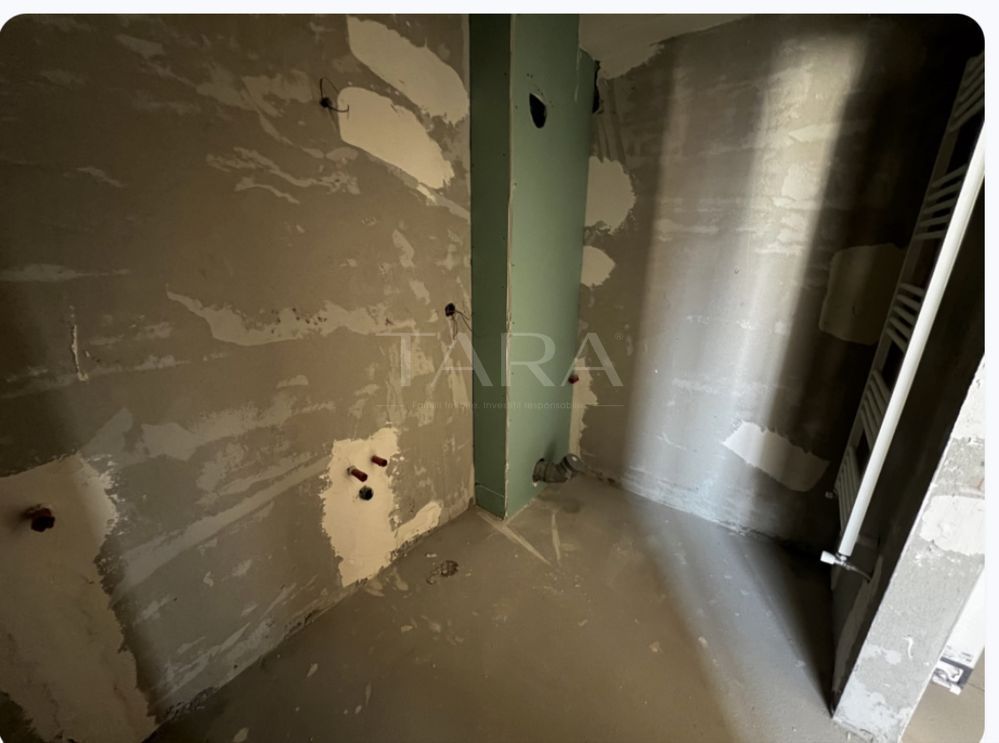 Apartament cu 3 camere, două băi, balcon, aproape de Parcul Poligon. - Poză 4