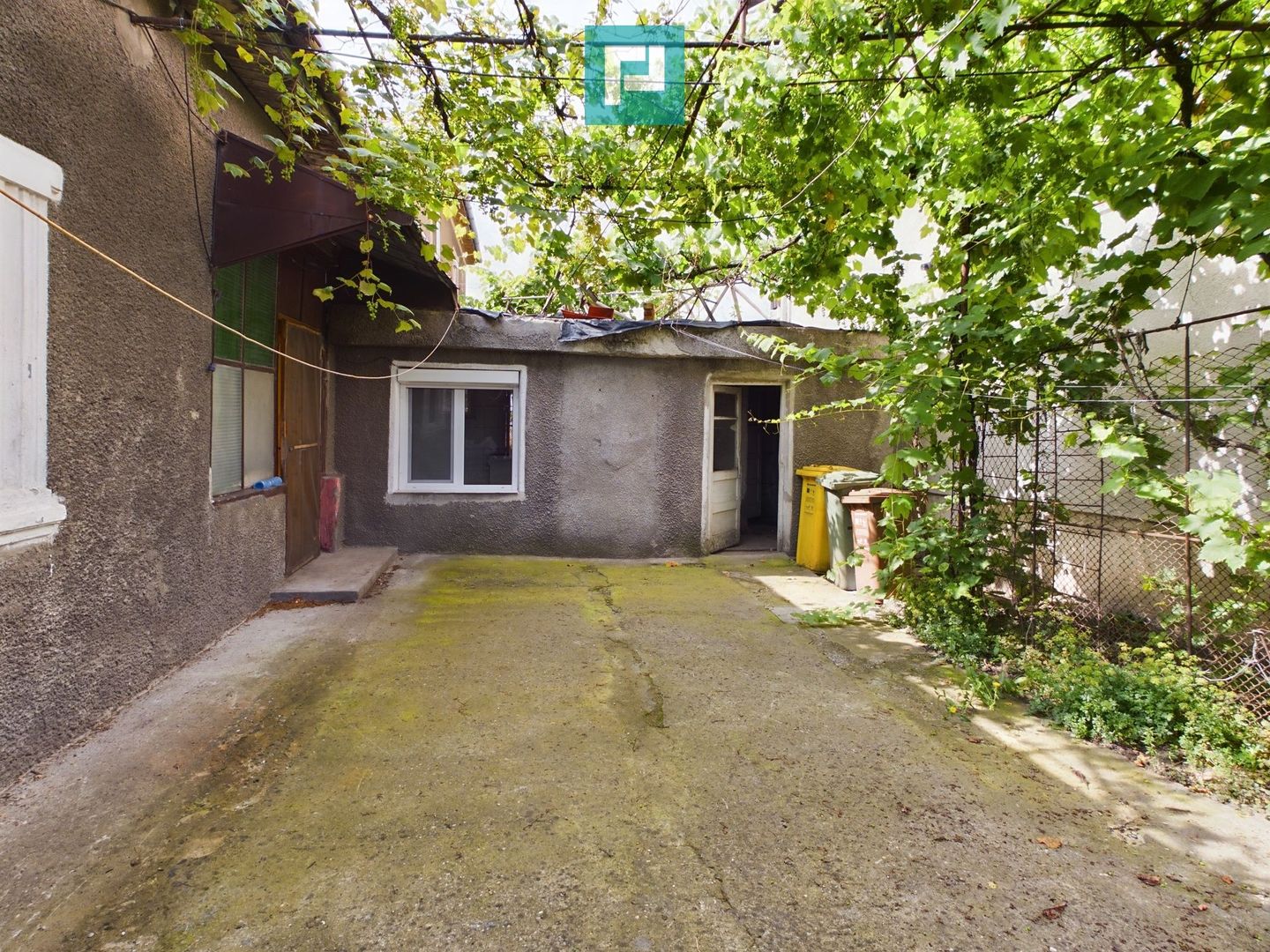 Casă cu 3 camere de vânzare în Bujac - Poză 2