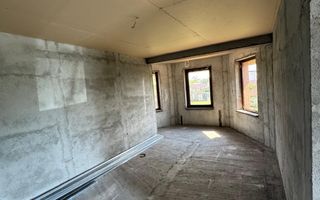 Casa la rosu in Peris - Poză 7