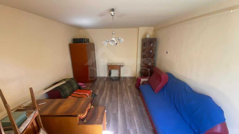 Casă cu o cameră în curte comună - Poză 4