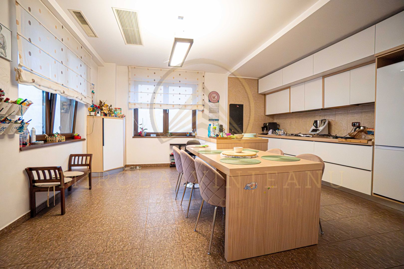 DACIA - Vila D+P+1E+M, teren 780 mp, deschidere 24 ml. - Poză 86