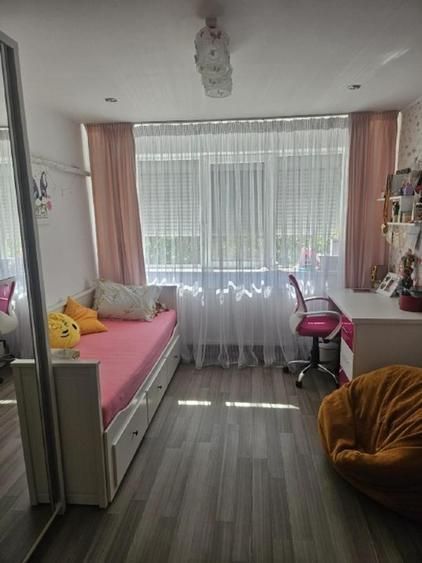 Apartament 3 camere Decomandat - Poză 2