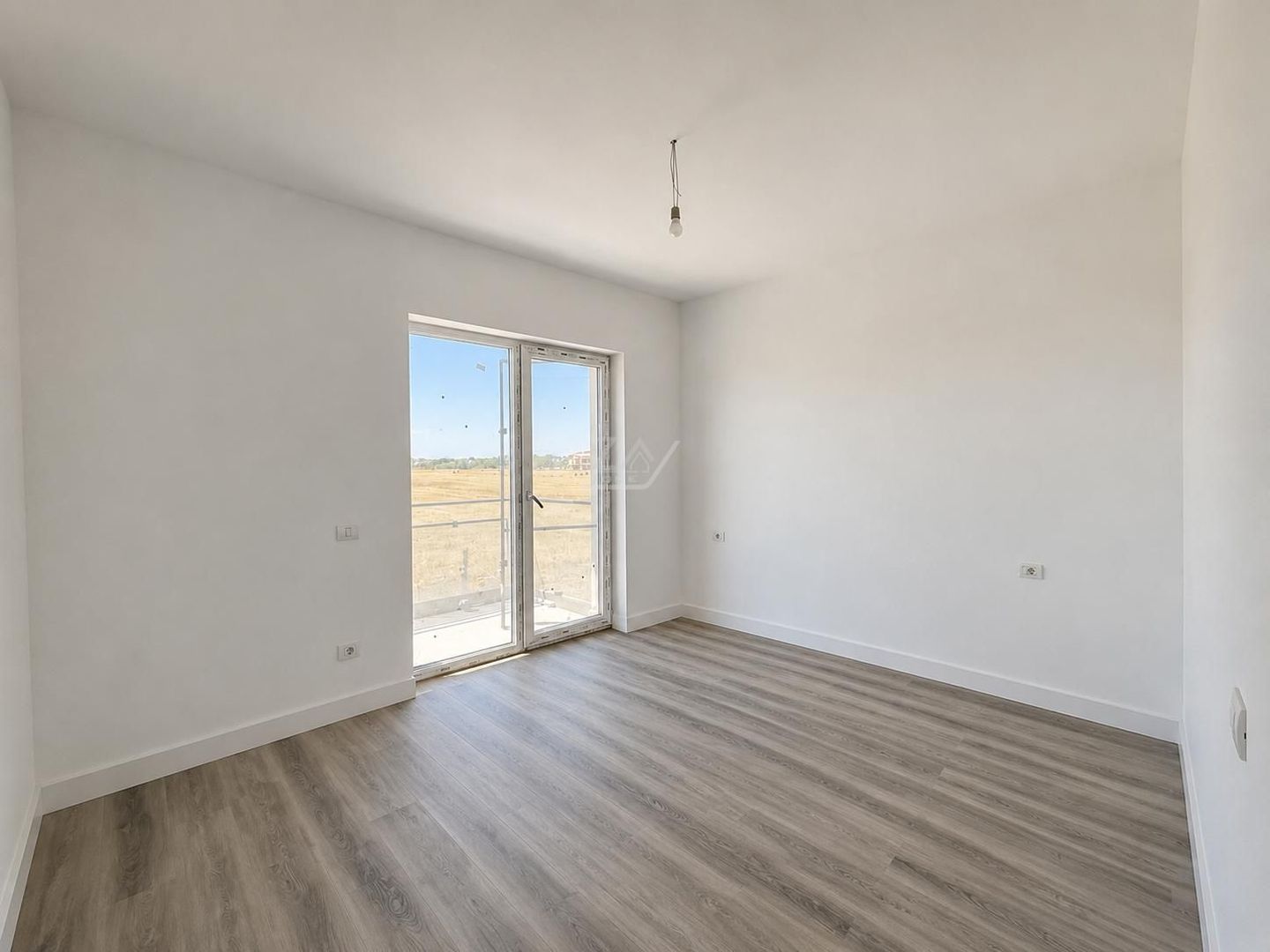 Bloc nou. Apartament cu 3 camere spations. 2 Bai. Etaj 1 - Poză 4