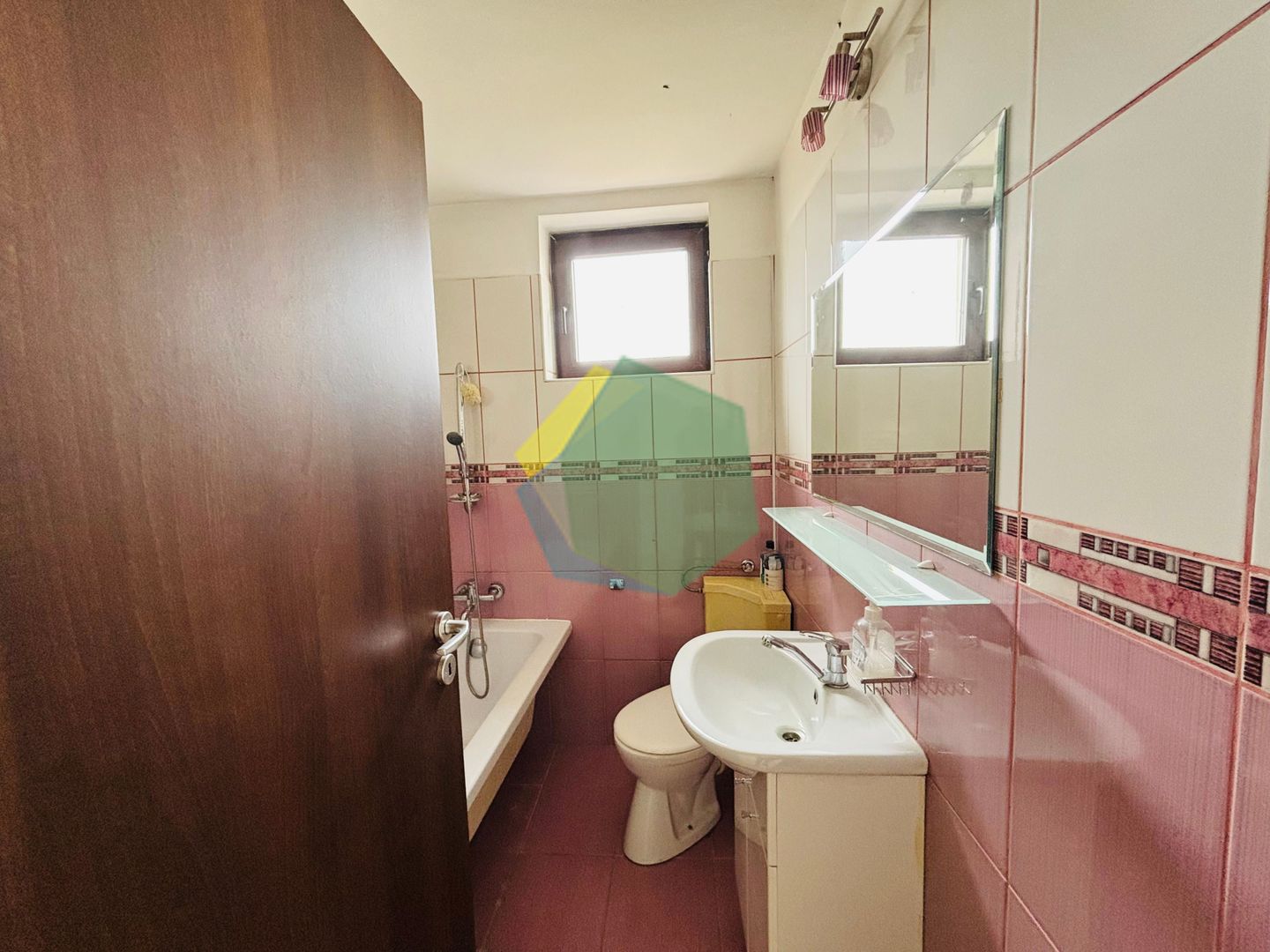 CASĂ CU 6 CAMERE ÎN COPĂCENI | 238 MP UTILI SI CURTE GENEROASĂ - Poză 15