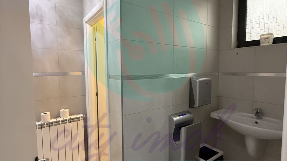 Spatiu comercial pentru mai multe domenii de activitate - Poză 15