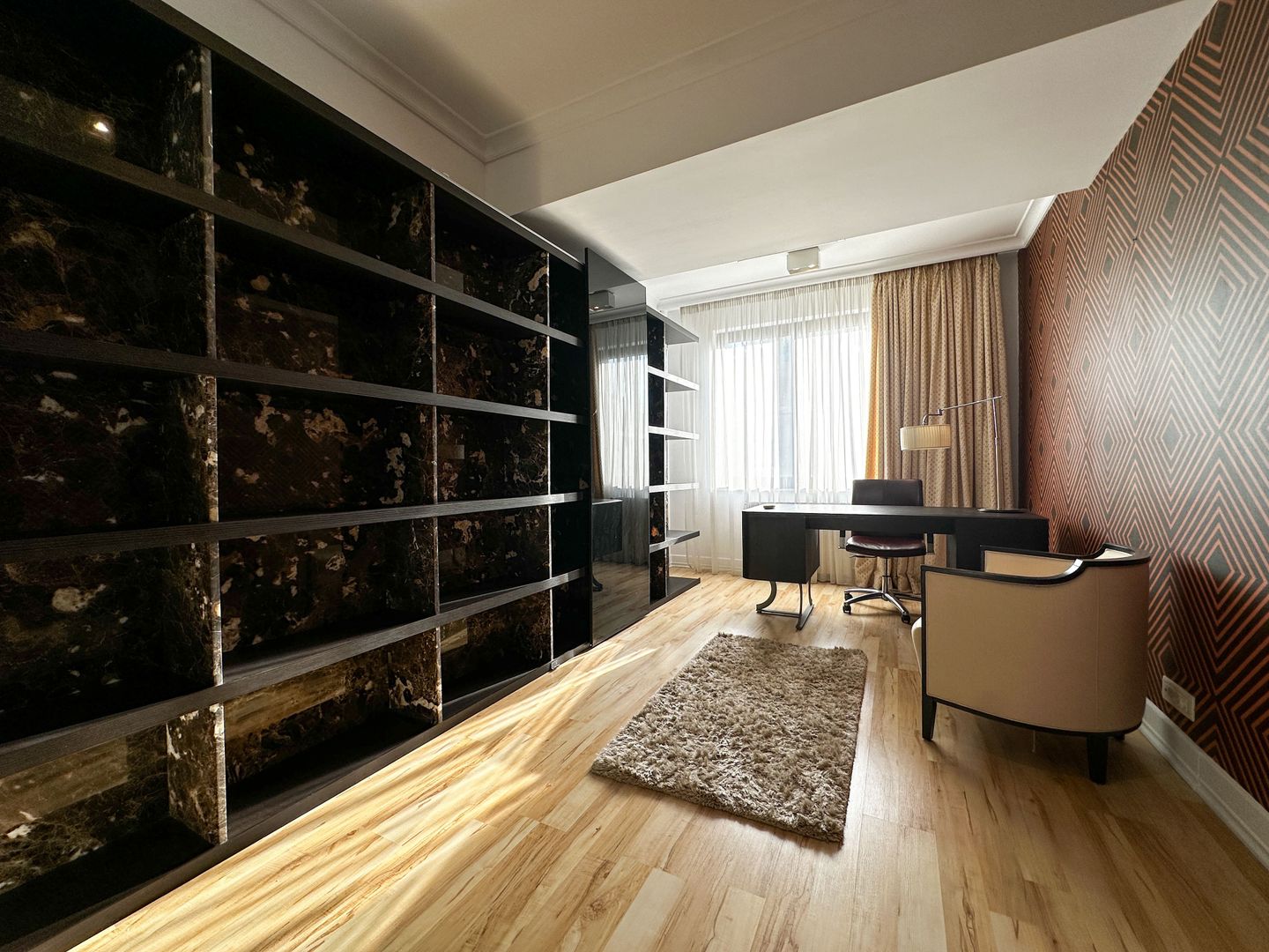 Luxury 4-Bedroom Triplex with Floating Terrace & Panoramic Views - Poză 3