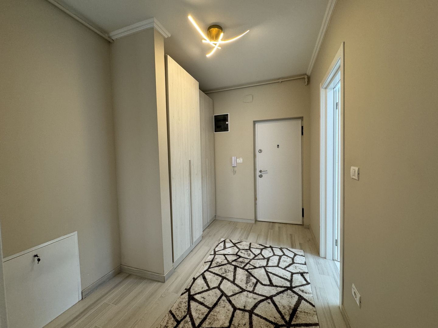 Apartament cu 2 camere mobilat si utilat de lux - Poză 7