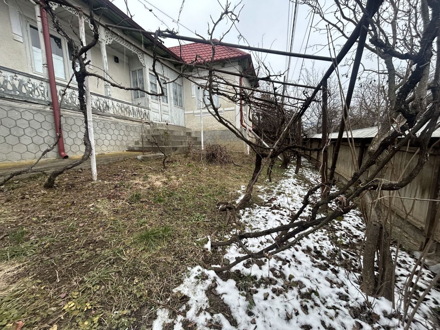 Casă bătrânească în Comuna Brătila - Poză 2