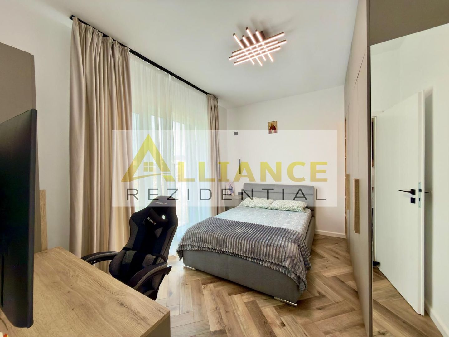 Str. Gradinari - 4 camere - 442 mp teren - mobilata si utilata lux - Poză 19