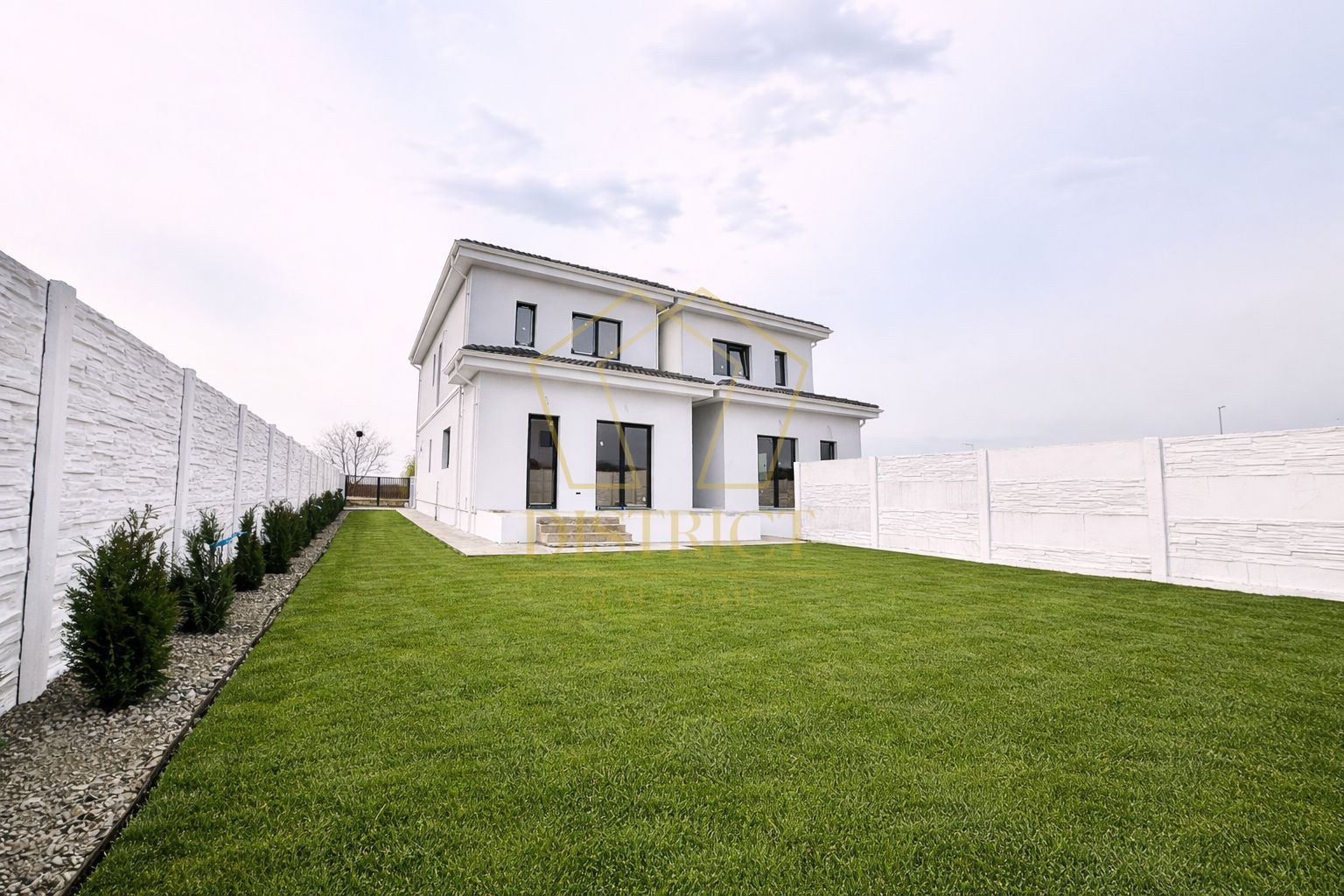 Duplex cu 4 camere, despărțit prin camera tehnica | Mosnita Veche | Lidl - Poză 1