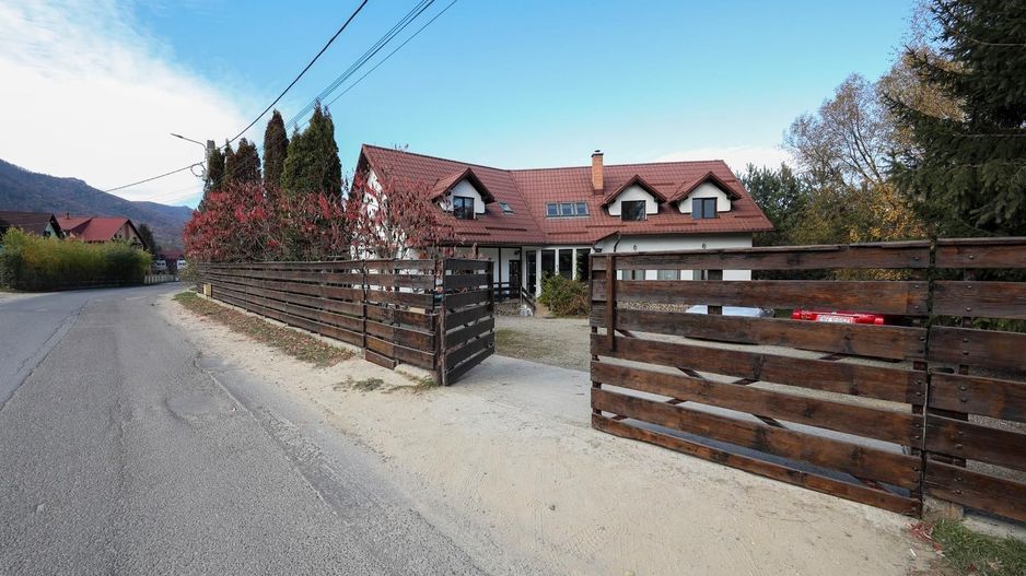 Vilă spațioasă de vânzare în Predeluț, Bran | 2000mp - Poză 53