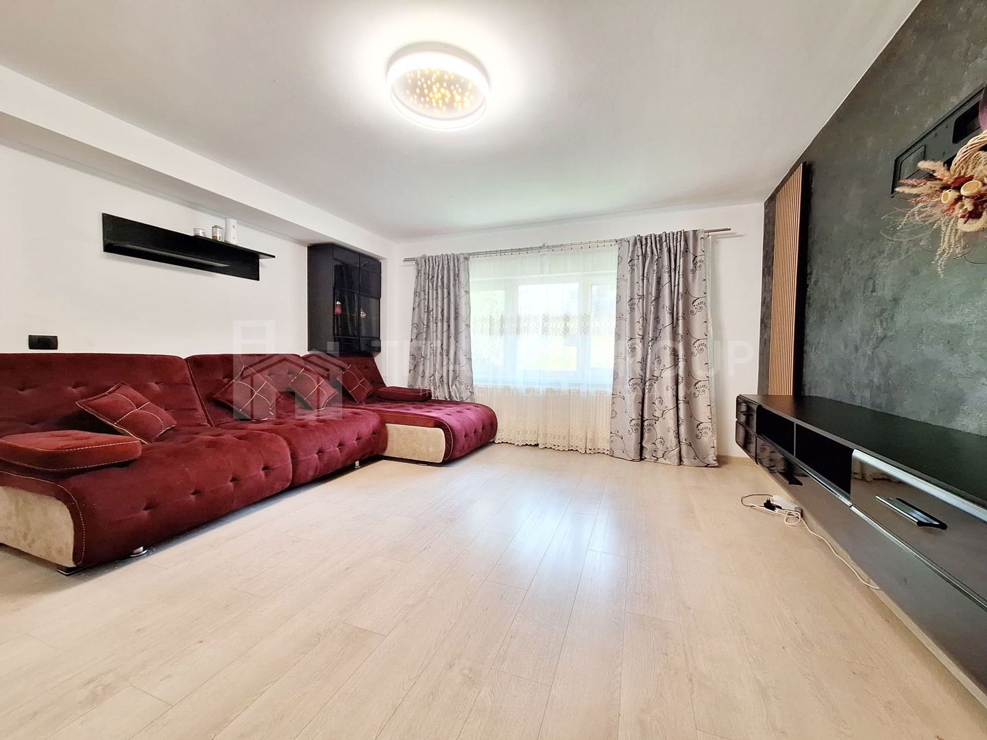 Apartament spatios si modern, 3 camere decomandat - Poză 2