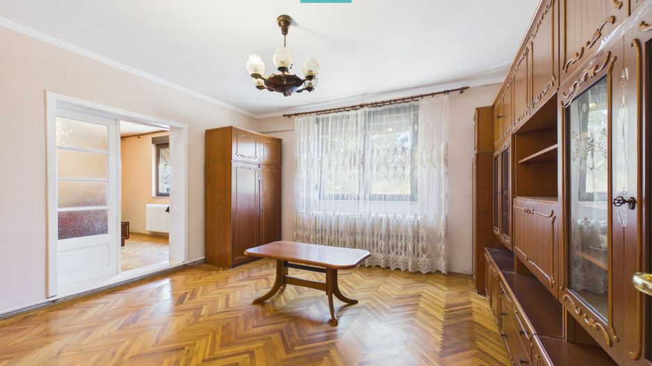 Casă cu 4 camere în Bujac - Poză 3