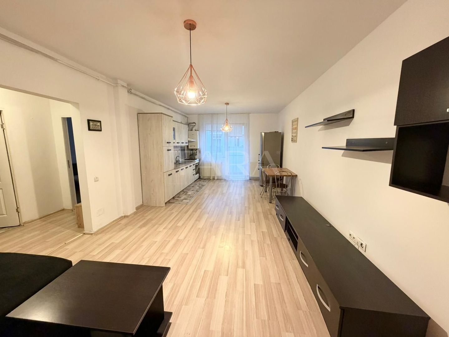 Apartament cu 2 camere, mobilat și utilat, în zonă ultracentrală Flore - Poză 1