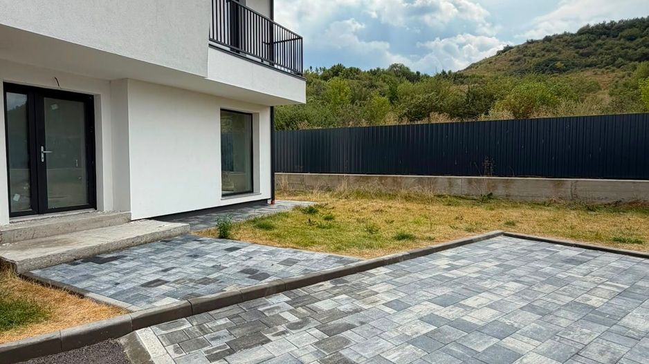 Triplex 4 camere DECOMANDATE, 112 mp utili, 184 mp curte, Urusagului - Poză 1