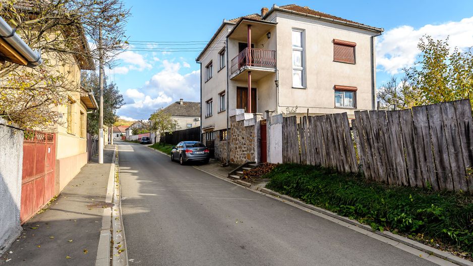 Casă din cărămidă cu 8 camere – zonă liniștită, LIPOVA - Poză 3