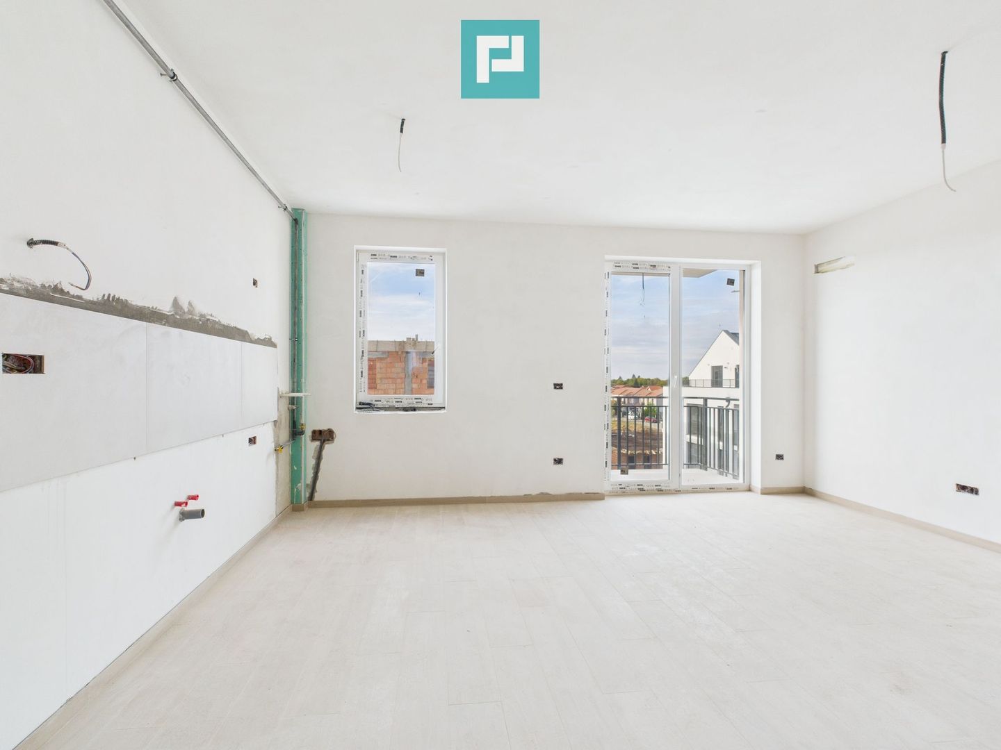 Apartament la mansardă în Freidorf - Shopping City - Poză 1