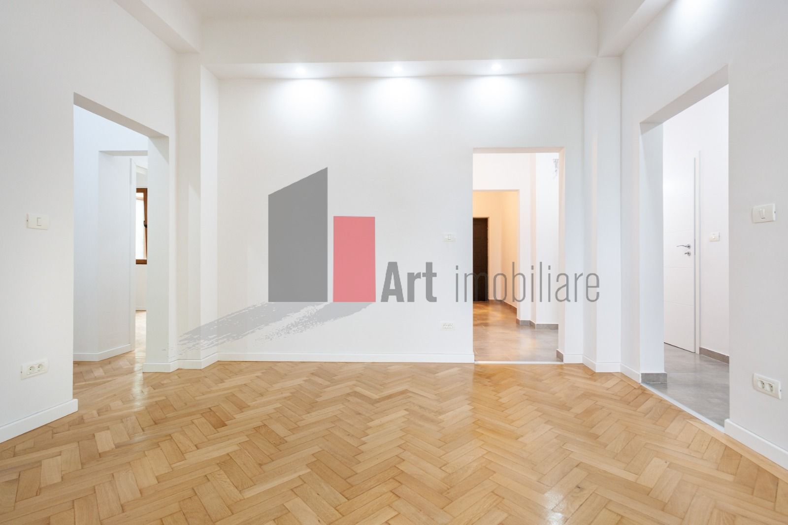 Apartamentul "ZORAGARRIA", Armeneasca,finisat lux, PRIMII LOCATARI DUPA RENOVARE - Poză 4