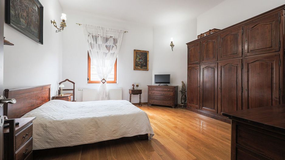 Apartament ultracentral cu 3 camere, 2 băi și curte privată - Poză 7