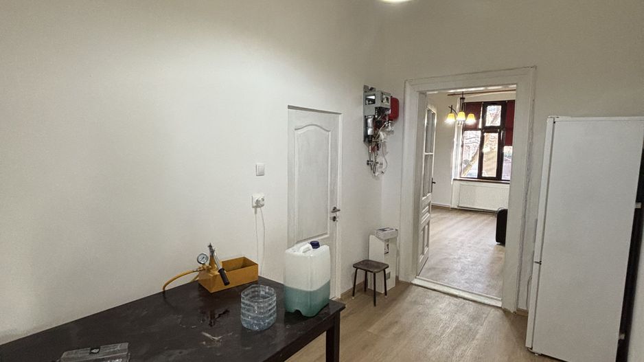 Apartament 2 camere,curte comuna/4 proprietari - Poză 11