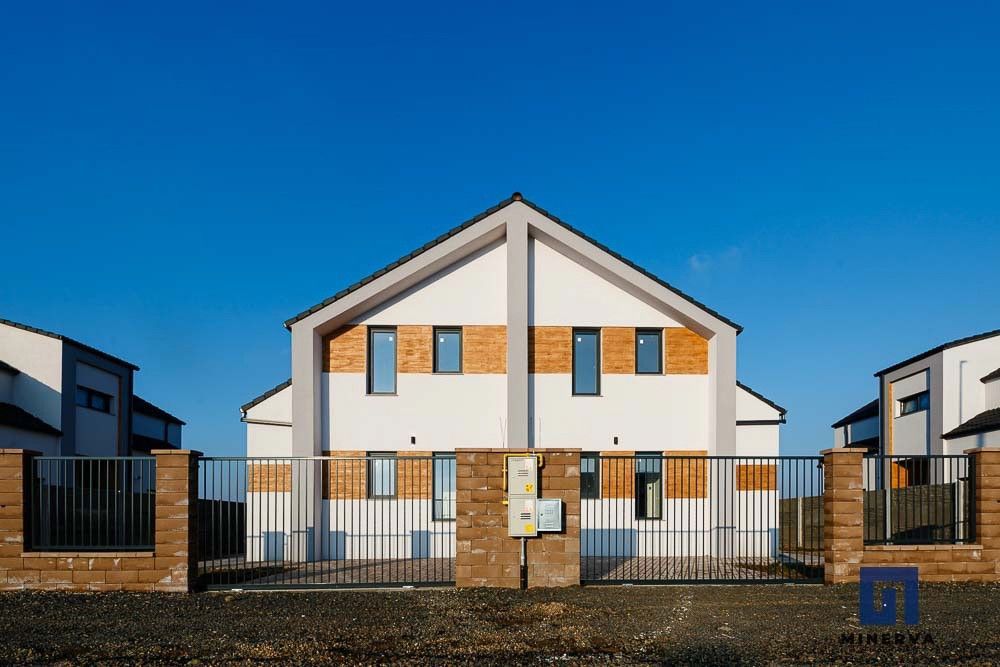 Duplex cu 4 camere si teren generos de 352 mp – Mosnita Noua - Poză 22