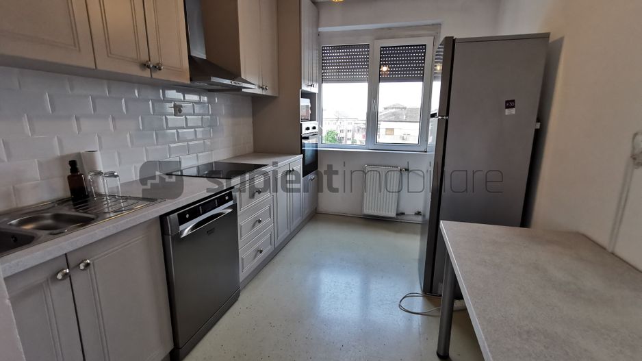 De închiriat apartament cu 4 camere, Bd. Decebal - Poză 2