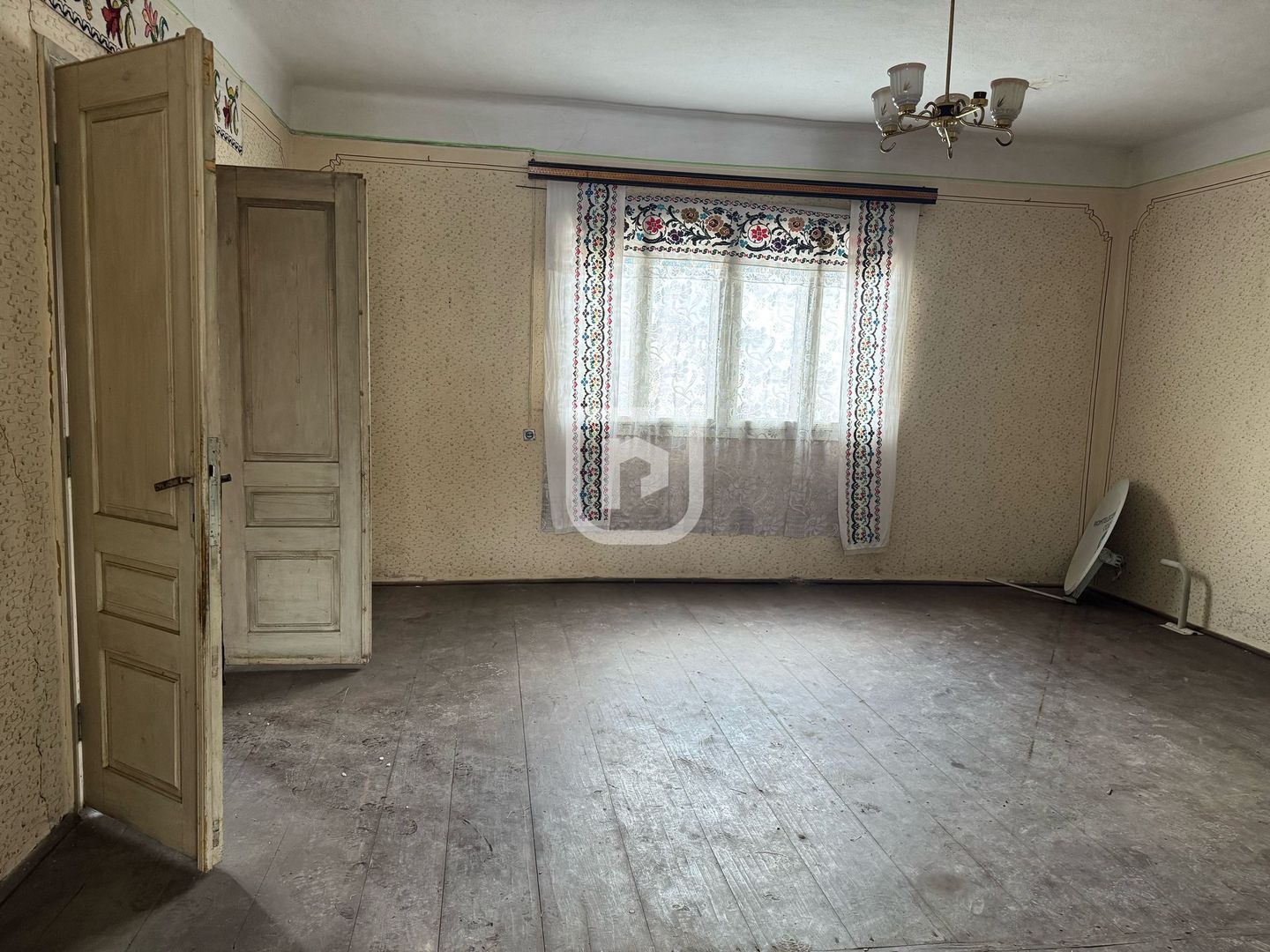 De vanzare casa, atelier fierarie, 4 anexe - 2507 mp in Manastirea Humorului - Poză 3