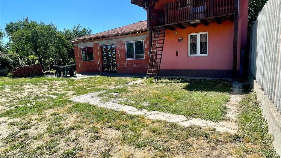 Casa cu 5 camere in localitatea Sacuieni - Poză 2