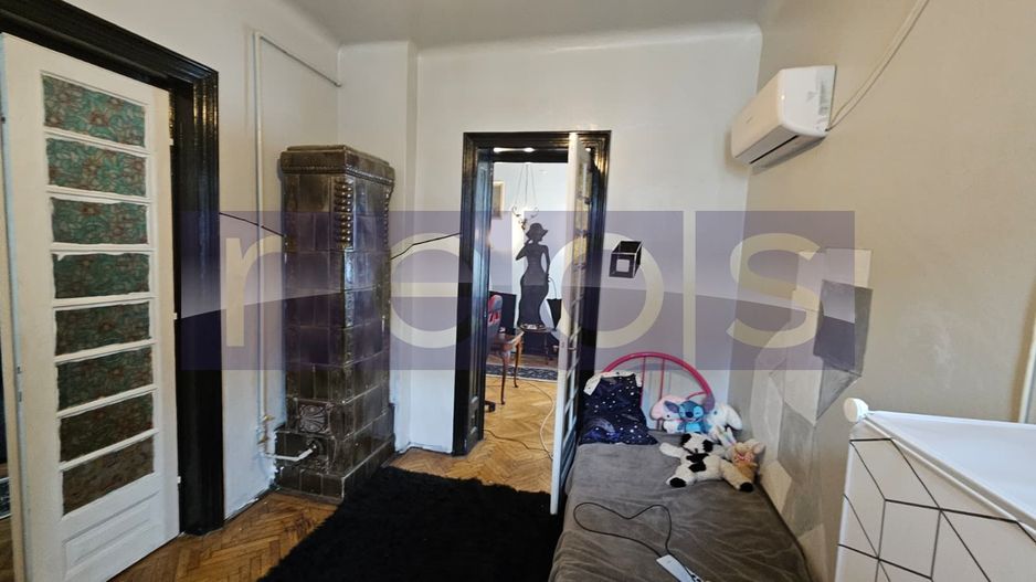 APARTAMENT ÎN VILĂ INTERBELICĂ | 4 CAMERE SPAȚIOASE | CURTE + CENTRALA PROPRIE | - Poză 2